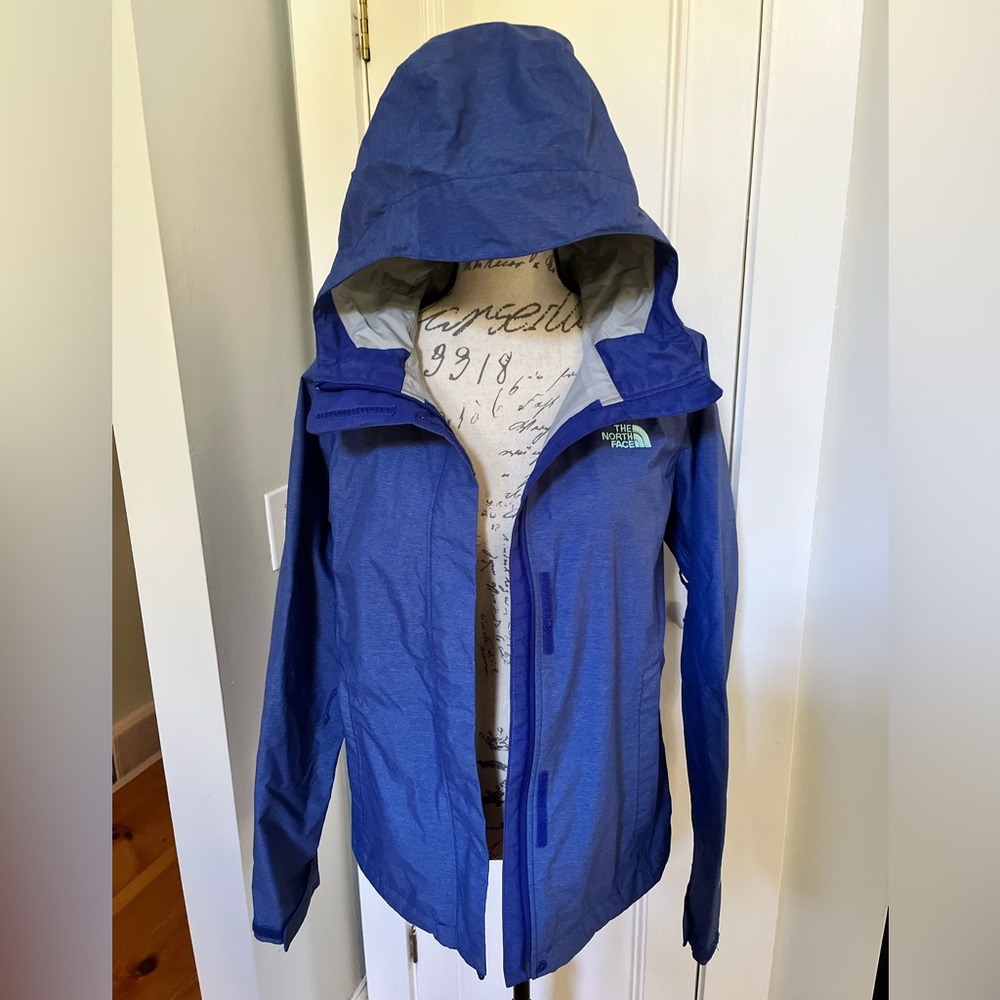 The North Face Venture 2 Rain Jacket in Sodalite Blue Heather. Women's Size: M. - Picture 2 of 15